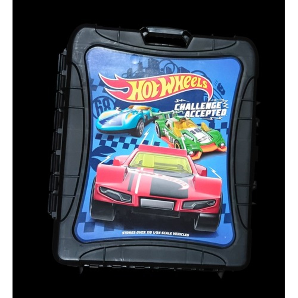 2019 Mattel Hot Wheels Challenge Accepted 110 Car Rolling Luggage Style Case